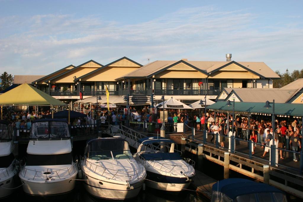 Surfers Paradise Yha Southport Exterior photo